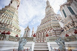 วัดอรุณ สถานที่ท่องเที่ยวสำคัญใน กทม. เหมาแท็กซี่โทร.084-397-7948 24ชั่วโมง ติดต่อสอบถุามราคาก่อนเดินทางได้